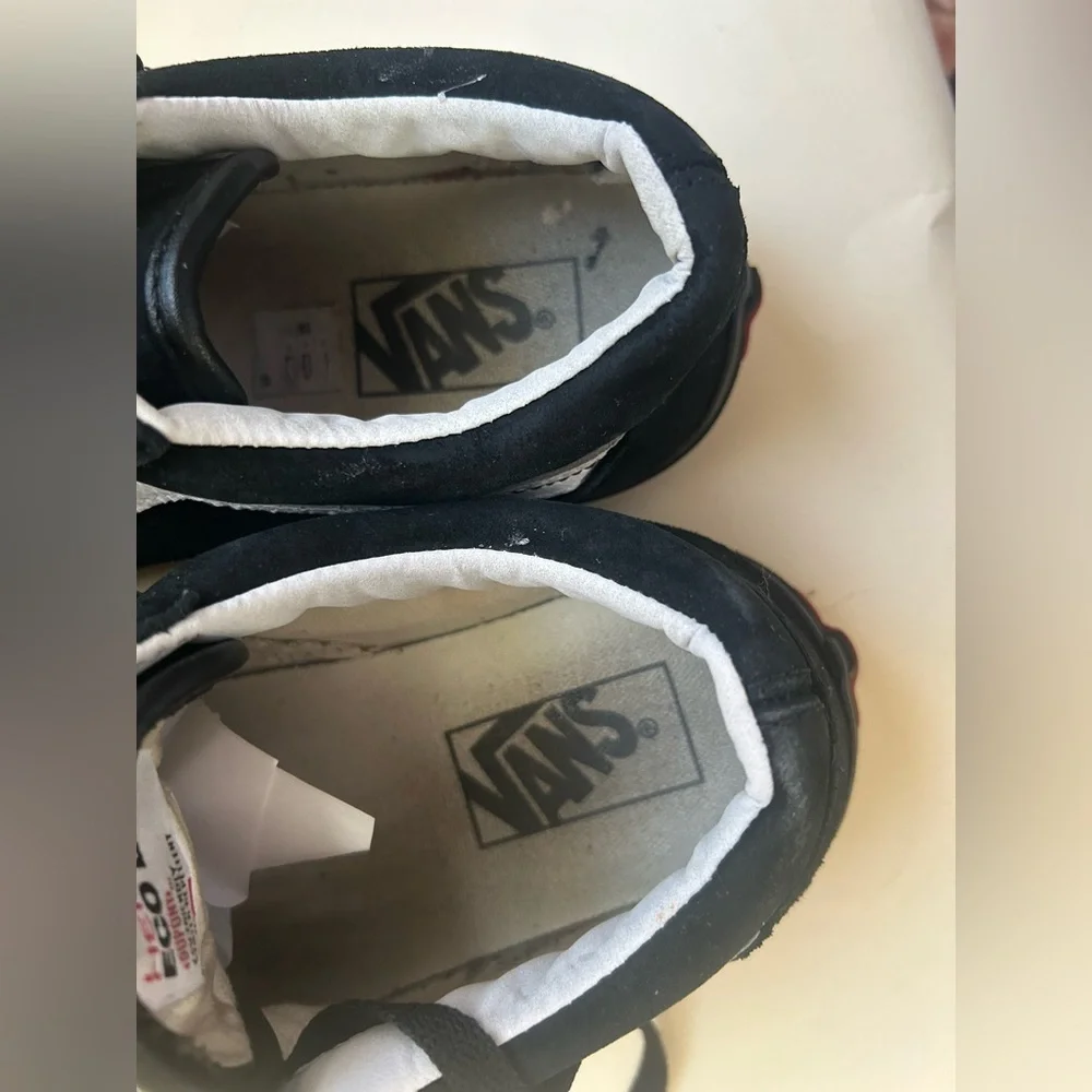 Vans eco dry Black Sneakers with White Side Stripe MEN6.5 women’s8.0